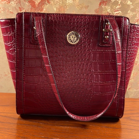 Anne Klein classic top zip handbag. - Picture 1 of 8